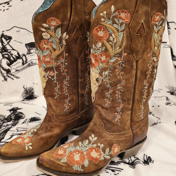 Corral Women's Deer Skull Floral Embroidered Cowboy Boots - Picture 5 of 8